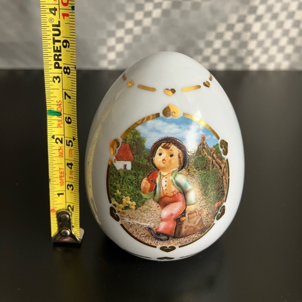 Vintage H.J Hummel Porcelain Egg Collection “Merry Wanderer” 1993